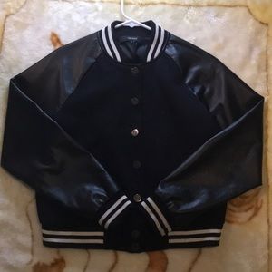 BLACK AND WHITE LEATHER JACKET ( SIZE MEDIUM )